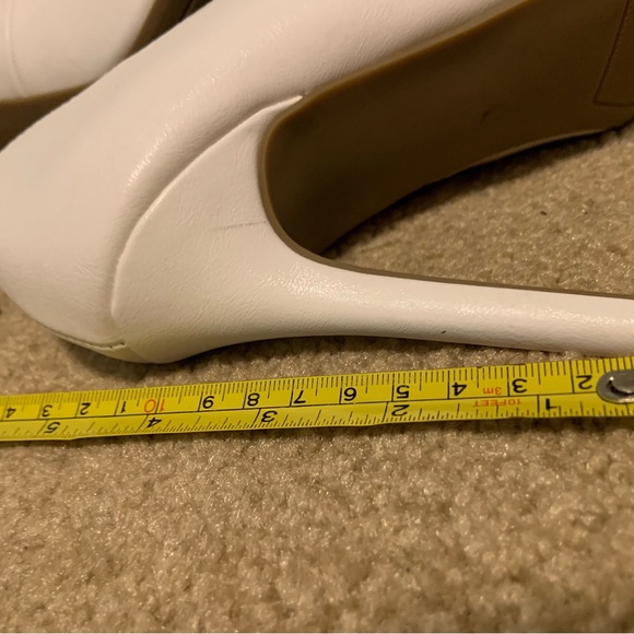 LC Lauren Conrad White Floral Heels - Picture 4 of 6
